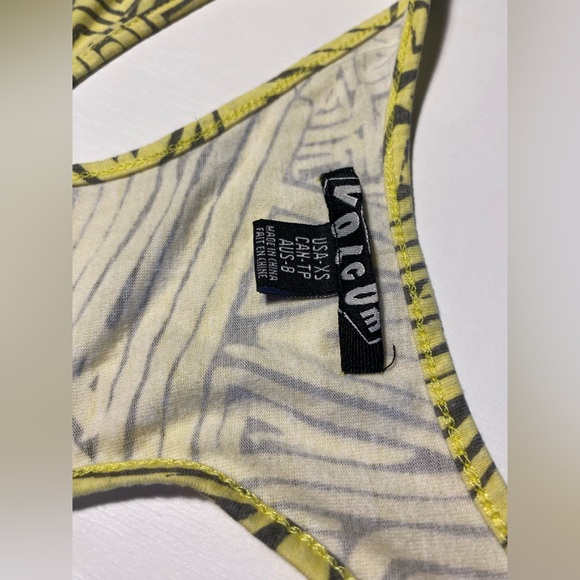 Volcom Women’s Tank Top. - Picture 5 of 5